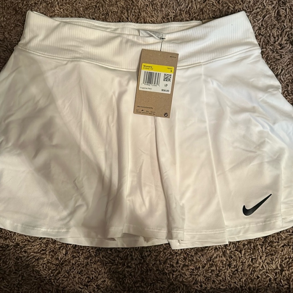 Nike White Tennis / Athletic Skirt Size Small. New with tags